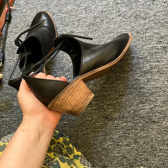 Kelsi Dagger Brooklyn Mules, size 8 - Picture 4 of 9